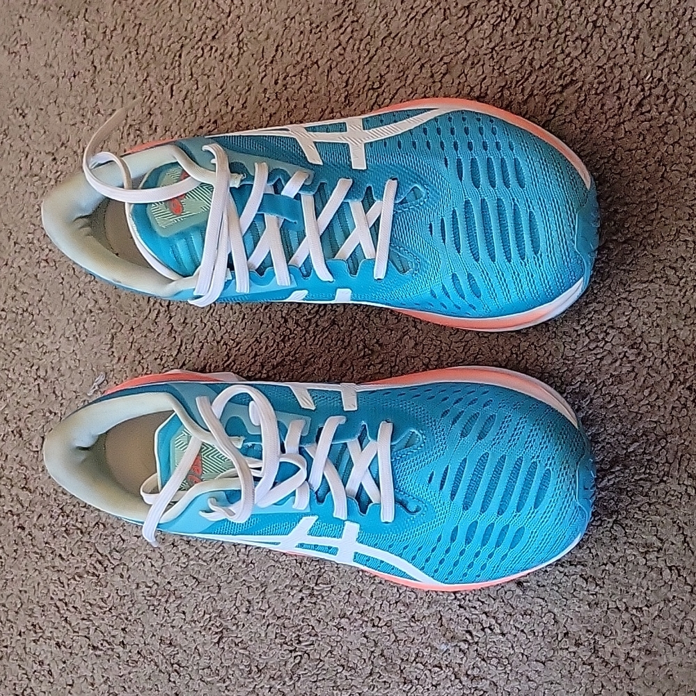 ASICS Novablast 7.5